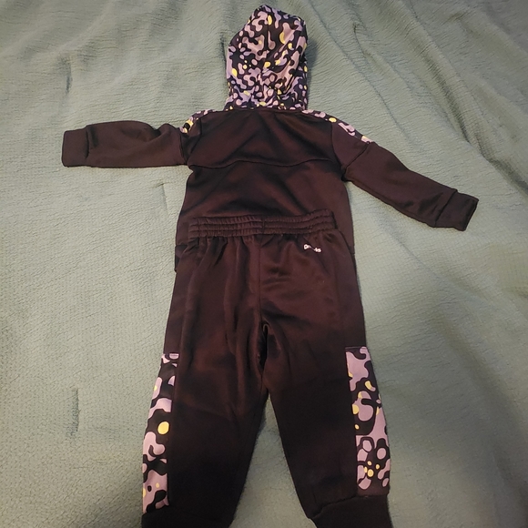 Little boys athletic set 12 months - Picture 3 of 4